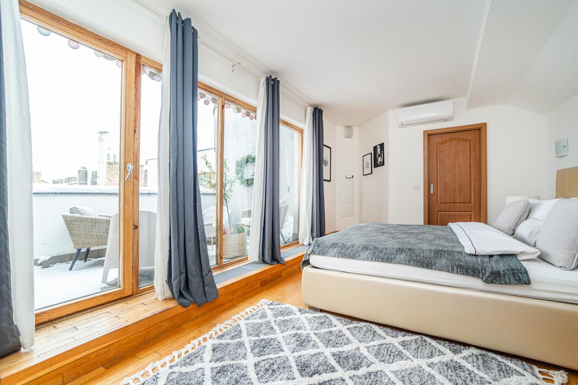 Lavish And Chic Duplex Apartment Prague
