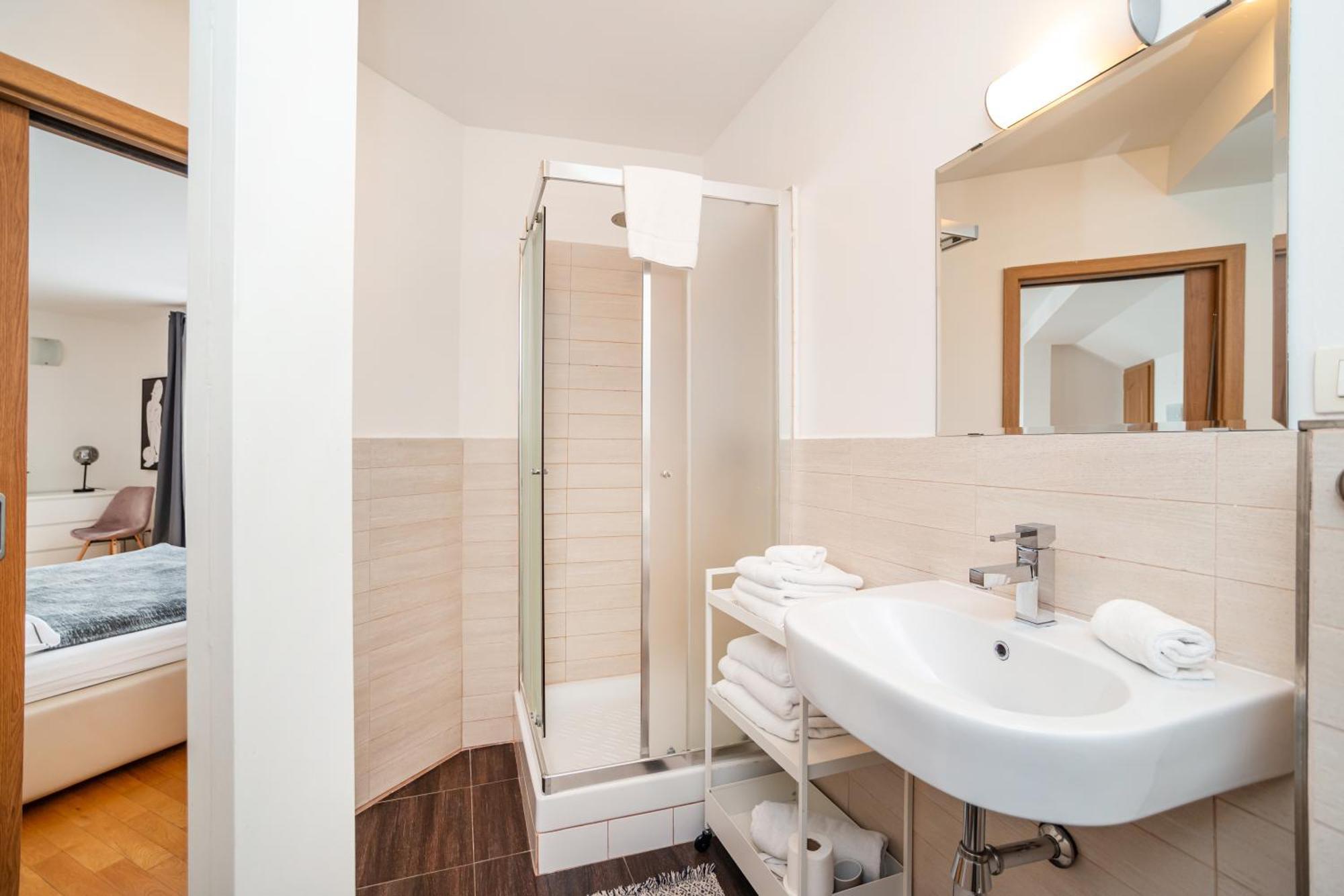 Lavish And Chic Duplex Apartment *