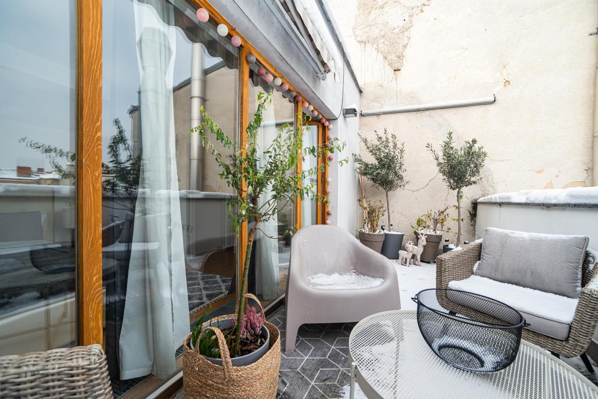 Lavish And Chic Duplex Apartment Prague