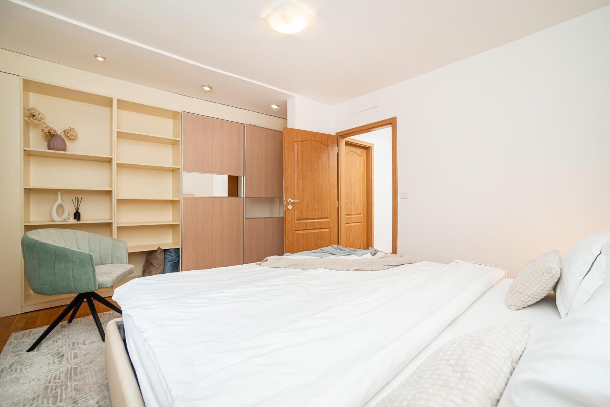 Lavish And Chic Duplex Apartment *